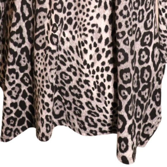 🎉4 FOR 💲10 WOMENS GREY ANIMAL PRINT LARGE SHIRT - Picture 4 of 4